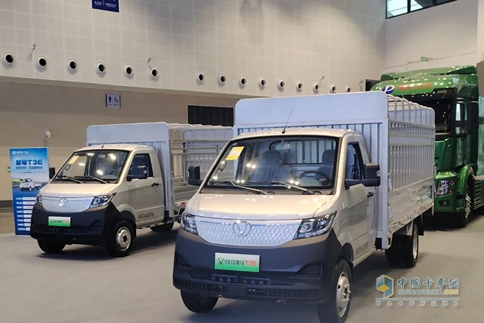 成功星马T3E亮相重庆陆海新通道国际物流博览会