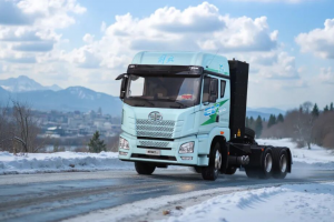 养车开销大？解放JH6 6×4新能源牵引车省钱跑得远！