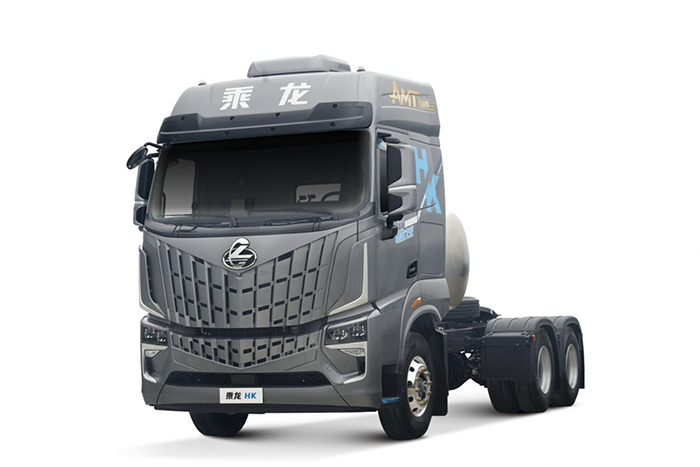 实至名归！乘龙HK LNG牵引车问鼎“2025年度燃气重卡品质引领奖”