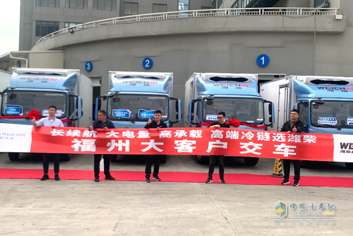 潍柴蓝擎X7冷藏车批量交付福州大客户，硬核性能+全维安全演绎高效标杆！
