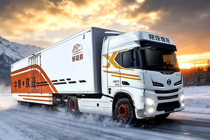 中集•陕汽一体化路面自识别协同制动技术，全天候制胜复杂路况！