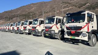 重汽签500台新能源重卡大单 助力属地企业绿色转型