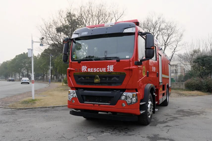 科技引领 全链共赢 豪沃8t水罐消防车亮相中国重汽集团2026年专用车合作伙伴大会