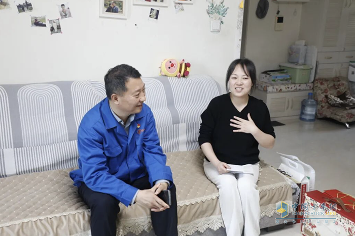 情暖寒冬 爱润人心 陕重汽销售公司春节前慰问驻外员工家属