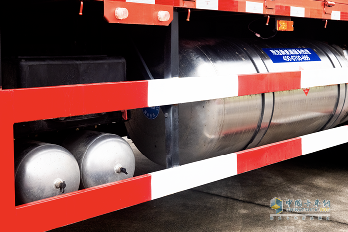 解放J6V 8x4载货车：定义高效出勤新标准