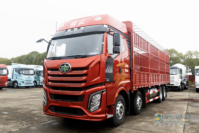 多拉快跑还省油，解放J6V 8x4载货车助你赢在每一公里