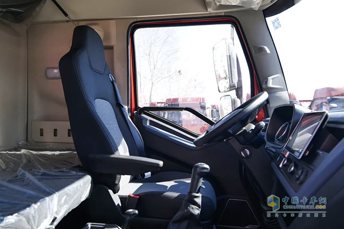 解放J6L精英版，把“驾驶室”变“头等舱”