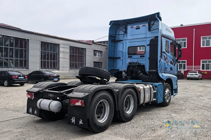 征途万里，有位靠谱搭档叫解放J7领航版牵引车