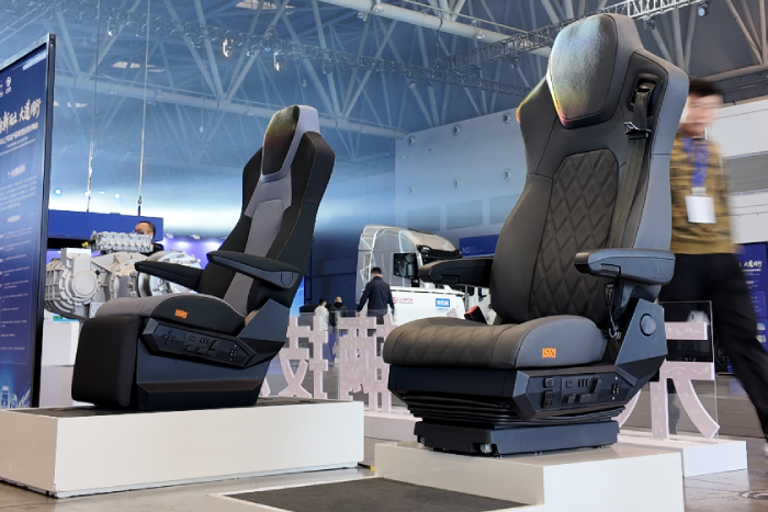 上汽红岩重卡焕新 伊思灵华泰注入舒适动能