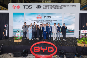 比亚迪纯电小卡在新加坡正式上市，乘商市场双线领跑