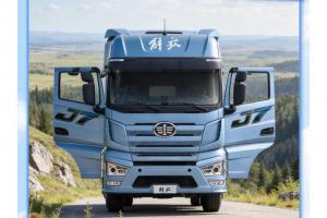 一汽解放J7 6DV1 640马力领航版牵引车，“抢”占挣钱先机
