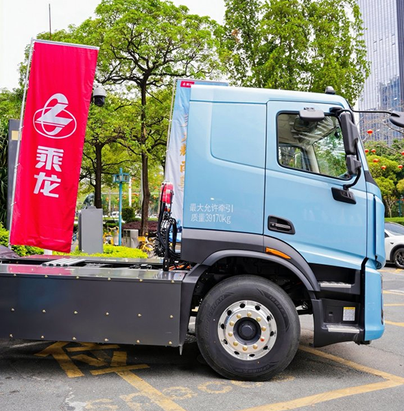 想“抢钱”?还得看乘龙翼威 5 牵引车