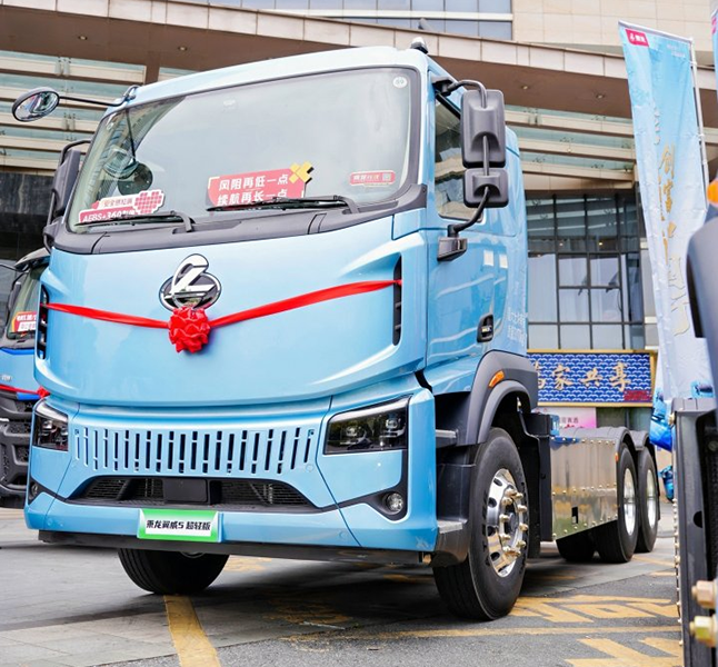 想“抢钱”?还得看乘龙翼威 5 牵引车