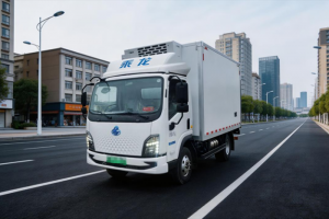 乘龙翼威2冷链纯电轻卡：冷链运输“鲜”锋 高效创富更省心