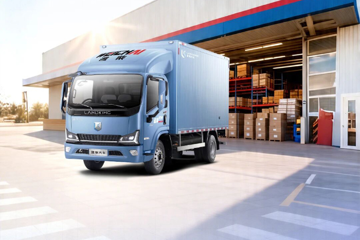 潍柴蓝擎新能源轻卡高效版助力中短途跨城转运降本增效！