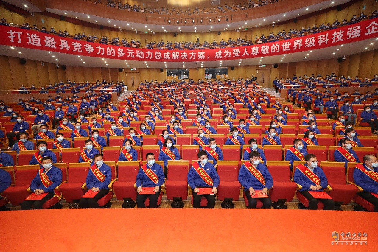 谭旭光二十多年来，带领潍柴心无旁骛攻主业，扎根专业领域精心钻研，掌握了一批别人拿不走、全国叫得响、全球立得住的自主可控关键核心技术