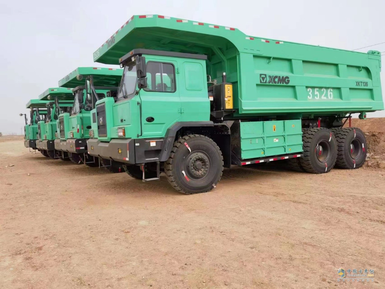 搭载着徽宏动力电池的徐工甲醇/电增程式混动矿卡来了！近期将累计在新疆投放约350辆，助力客户完成挖掘运输工作。
