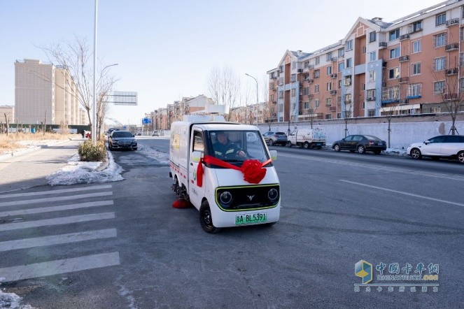 大力牛魔王汽车北京首批纯电环卫车交付，为公共领域车辆电动化注入新动能