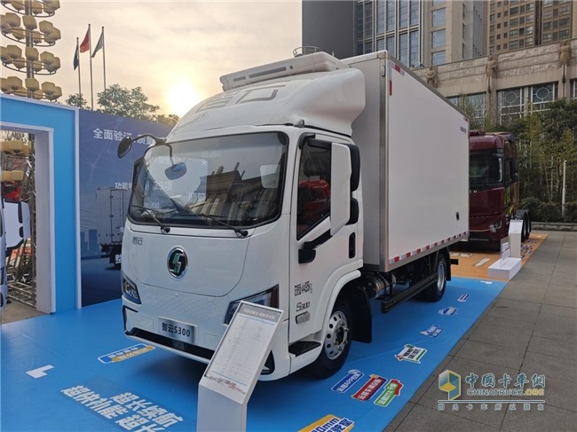 陕汽商用车2025合作伙伴大会多款明星产品亮相  引燃用户关注热潮
