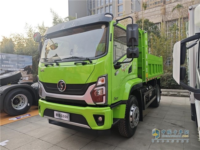 陕汽商用车2025合作伙伴大会多款明星产品亮相  引燃用户关注热潮