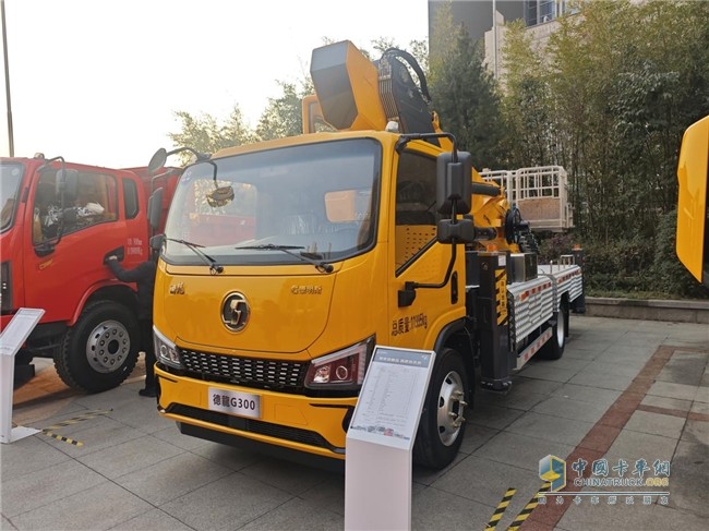 陕汽商用车2025合作伙伴大会多款明星产品亮相  引燃用户关注热潮