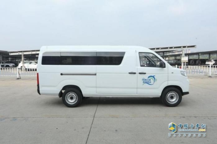 荣耀卫冕 开瑞江豚E7客运版夺得城市配送极致安全VAN车型大奖