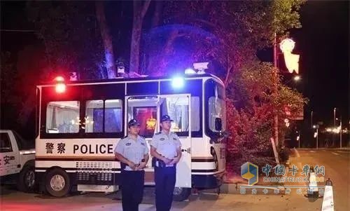 警务前移 触角前伸—移动警务室以 “警” 护春色，用 “心” 筑平安