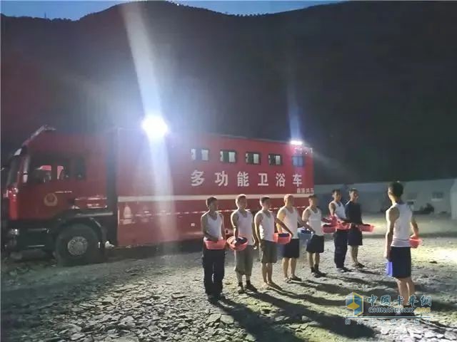 森源鸿马淋浴车强化应急救援后勤保障：温暖一线人员