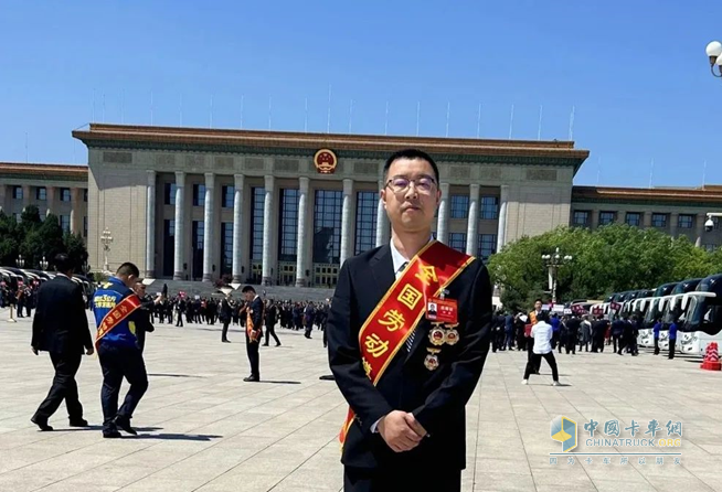 中集车辆旗下驻马店华骏铸造公司钟源同志荣获“全国劳动模范”荣誉称号！