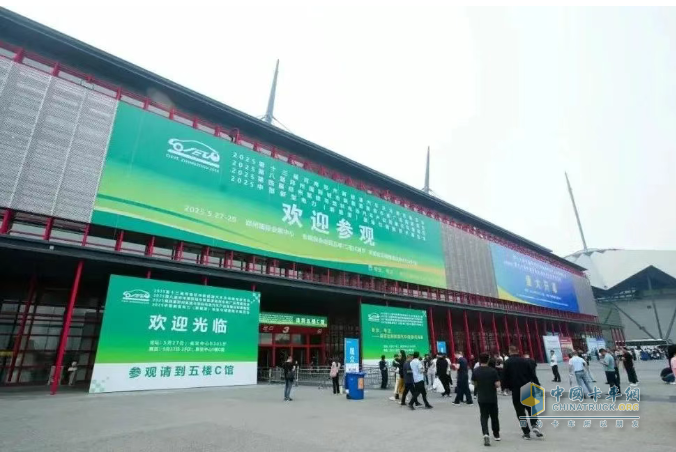 法士特产品亮相国际新能源商用车展