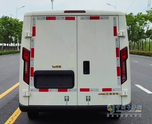 Van宝路冷藏车：城配冷链“掘金”利器，无惧“三高”挑战
