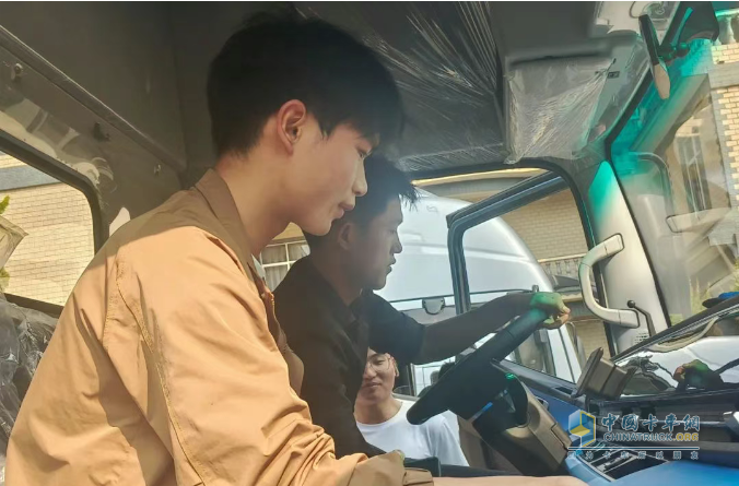 邂逅春城！徐工2.0汉界轻卡助力西南物流焕新升级