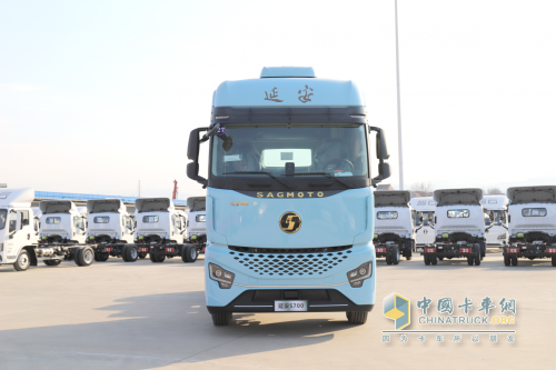 陕汽延安S700 LNG牵引车省气又多拉，让运输更赚钱