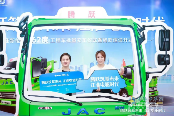 骏铃新能源工程车频频交车，开启绿色城建新未来