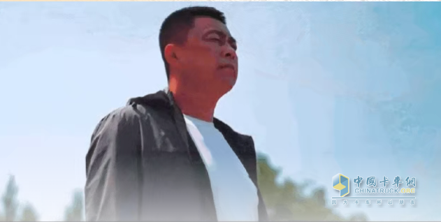 他说：“下个百万公里，我还会选择龙擎！”