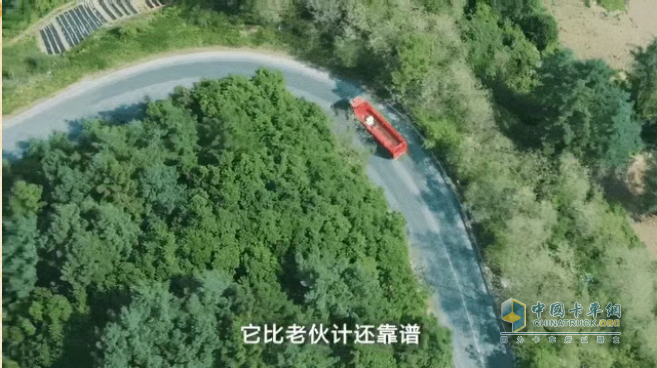 他说：“下个百万公里，我还会选择龙擎！”