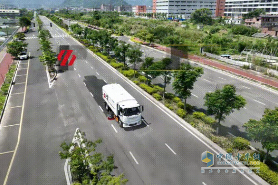 福龙马集团：超高效静音纯电动洗扫车洁净效率双在线