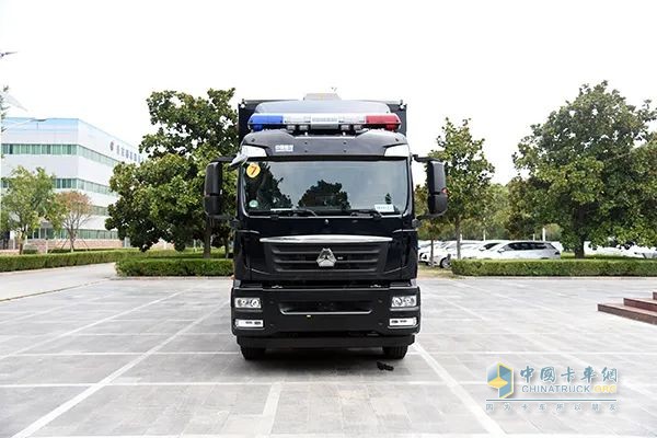 森源鸿马多功能宿营车奔赴湖南 筑牢警务后勤防线