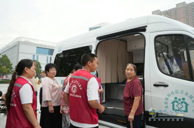流动医疗暖民心·签约服务进万家! 宇通民生体检巡诊车助力滑县医共体建设