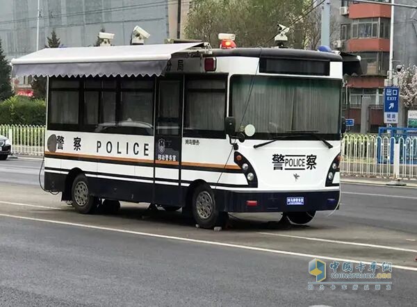 平安不落幕！森源鸿马移动警务室以科技之盾守护北京街头烟火气
