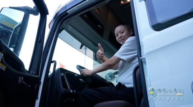 丝路新纽带·联运通全球—解放鹰途、J7创领版助阵“跨境物流论坛”