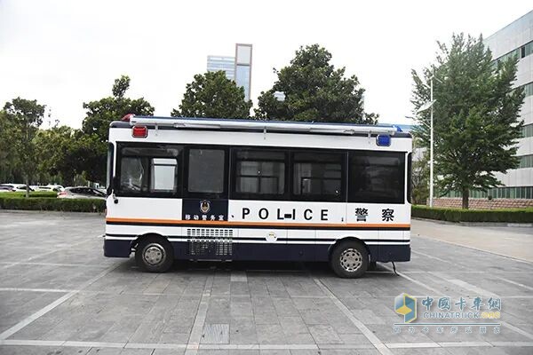 森源鸿马移动警务室启程赴乌鲁木齐地窝堡机场：科技筑牢空港安防屏障