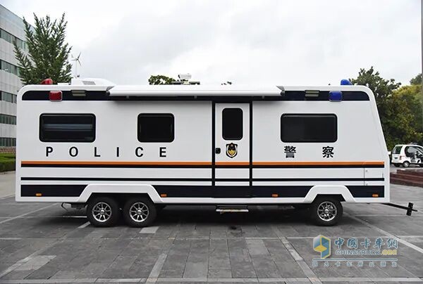森源鸿马移动警务室启程赴乌鲁木齐地窝堡机场：科技筑牢空港安防屏障