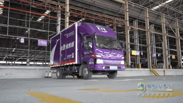 夺冠又跑活 江淮新能源轻卡EV5创客版成跨越速运“香饽饽”