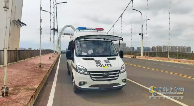 宇通警力输送车奔赴海南，为自贸港封关构筑安全防线