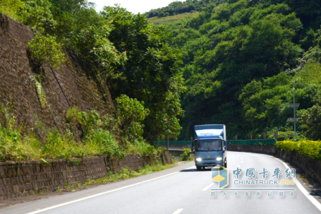 潍柴蓝擎X7西南山地版，为崎岖山路而生的高效物流伙伴！