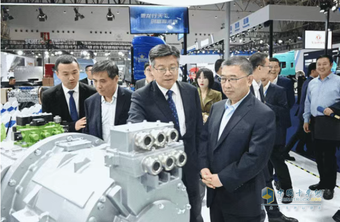 法士特携多款新品亮相中国国际商用车展
