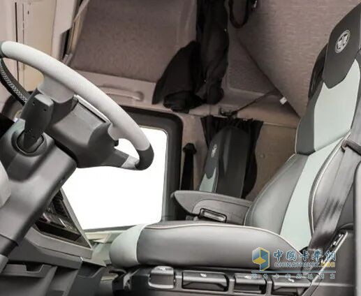 这辆解放J7太会“省”了！