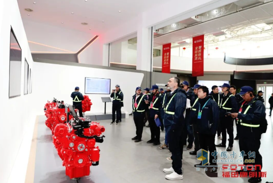 全球合作伙伴走进福康灯塔工厂，共探智能制造新高度