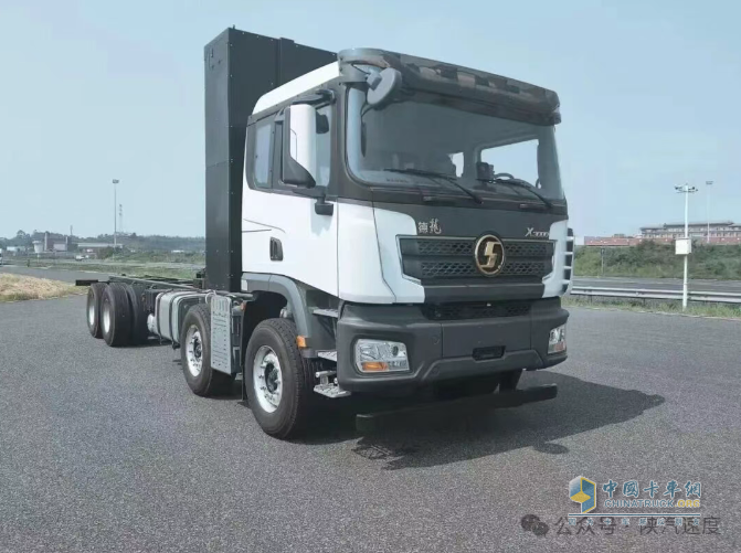 陕西通力自主研发的首款插电式混合动力油田作业车底盘成功发布